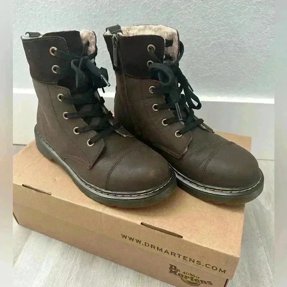 Dr. Martens woman’s dark brown airwair boots size 5 - Picture 1 of 12